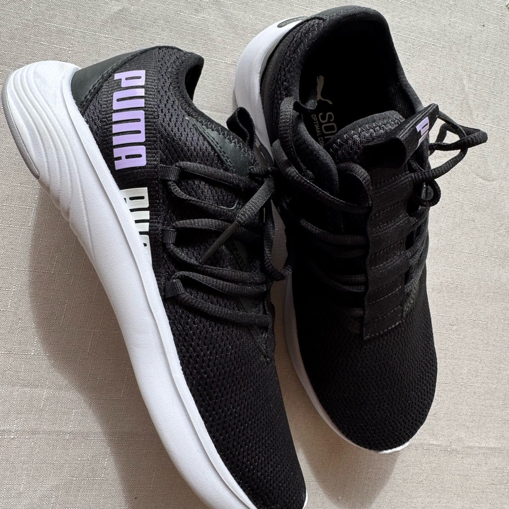 NWOT Puma Women's Black and White Sneakers